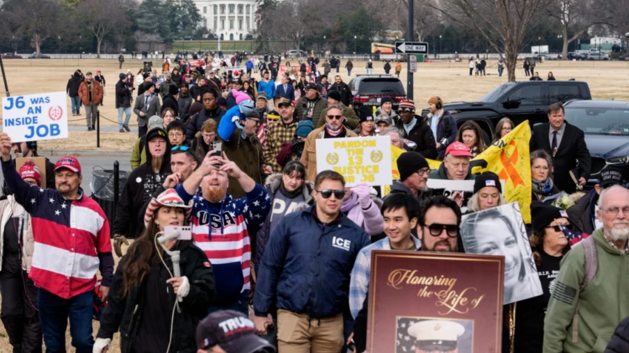 Cinq ans après, des assaillants du Capitole célèbrent leurs 'martyrs'