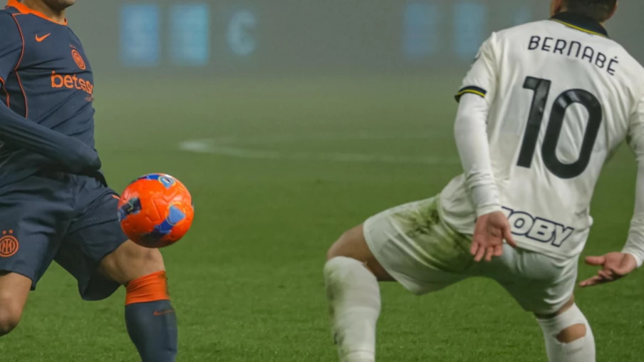 Inter file en tête de la Serie A, Naples freiné par Vérone