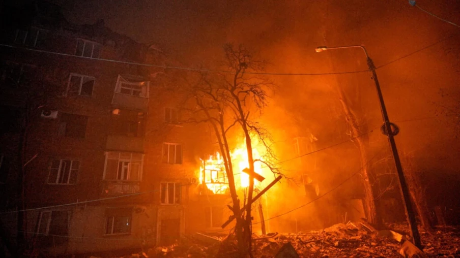 Frappes russes à Kiev : le maire appelle à une évacuation temporaire