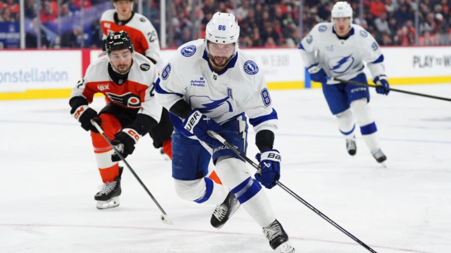 NHL: Tampa Bay enchaîne dix victoires consécutives, Kucherov brille