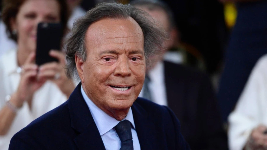 Julio Iglesias accusé de traite et d'agressions sexuelles