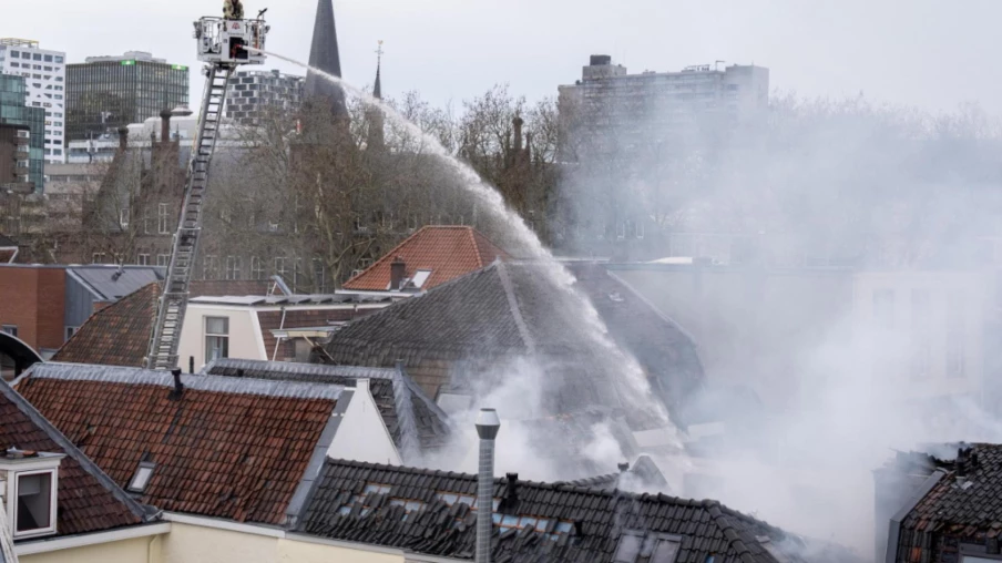 Pays-Bas : énorme explosion et incendie à Utrecht, au moins un blessé