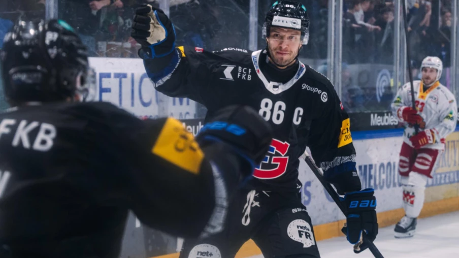 Fribourg surclasse Bienne, Genève s'impose contre Zoug