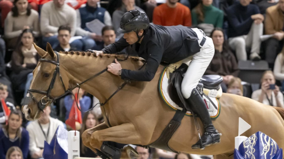 Steve Guerdat gagne la Coupe du monde de Leipzig, renonce à la finale