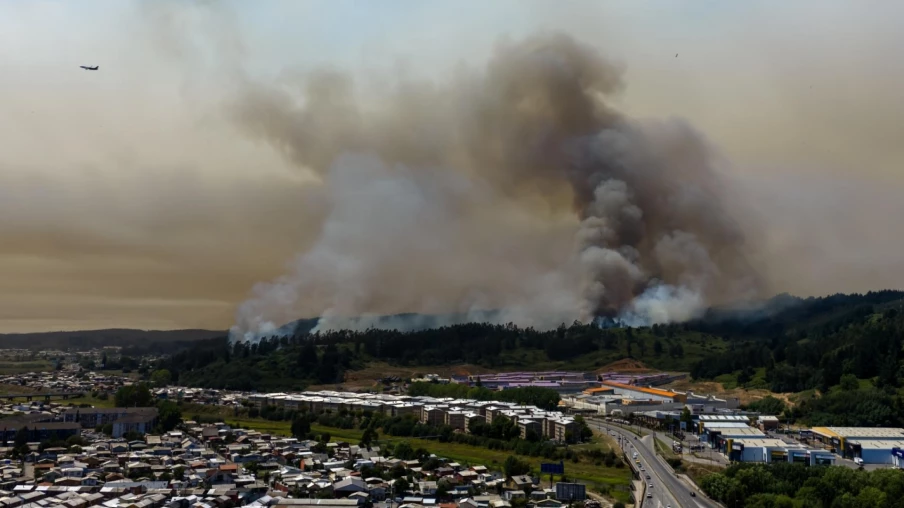 Incendies au Chili : au moins 19 morts, couvre-feu et évacuations