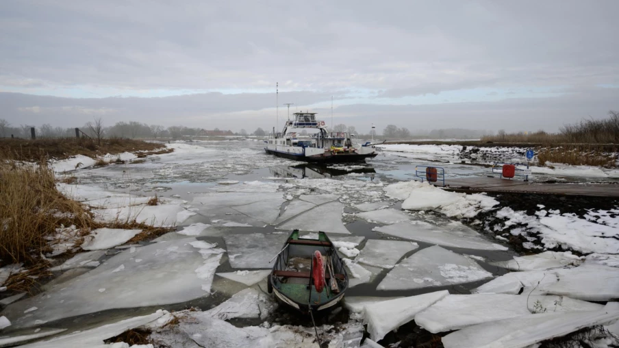 Blocs de glace géants sur l'Elbe