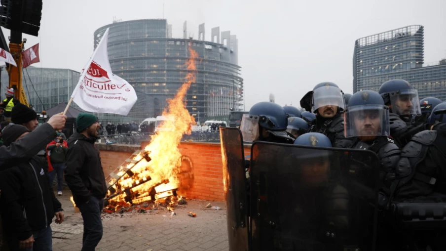 Des milliers d'agriculteurs à Strasbourg contre l'accord Mercosur