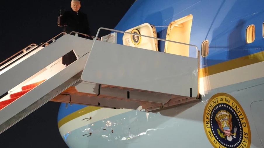 WEF 2026 : l'avion de Trump fait demi-tour après problème électrique