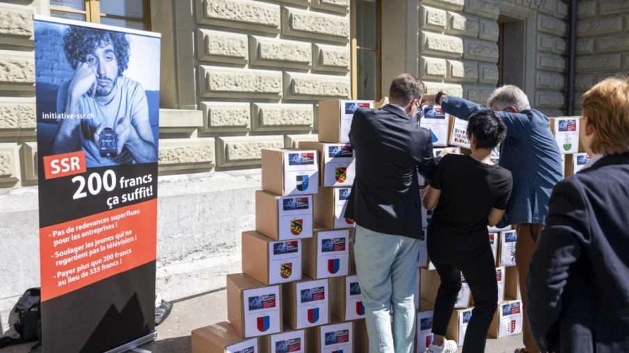 Le Conseil fédéral défend une SSR forte avec des moyens suffisants