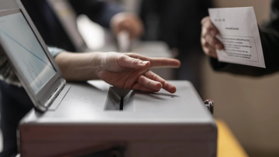 Bienne soutient le droit de vote communal pour les étrangers