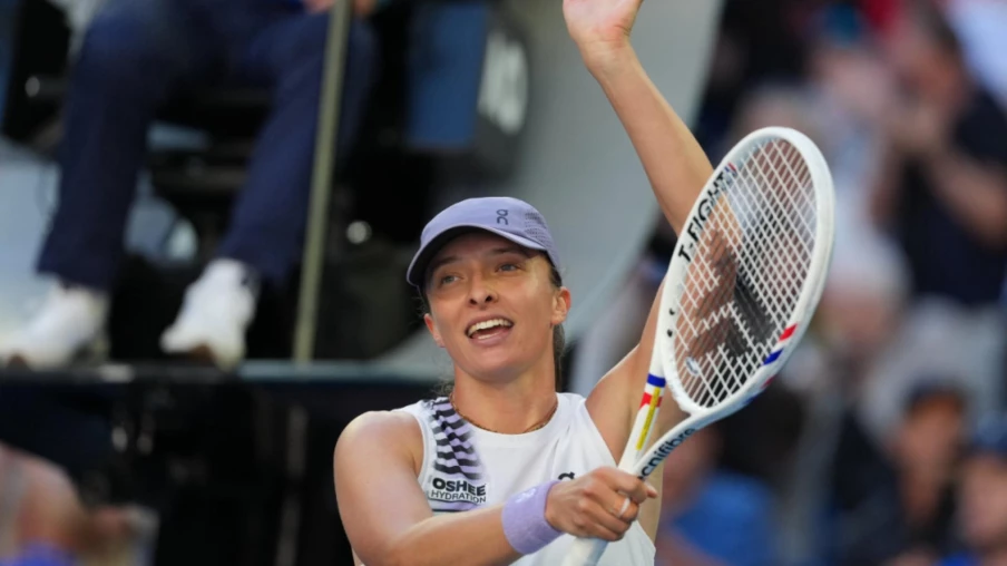 Iga Swiatek élimine Bouzkova au 2e tour de l'Open d'Australie