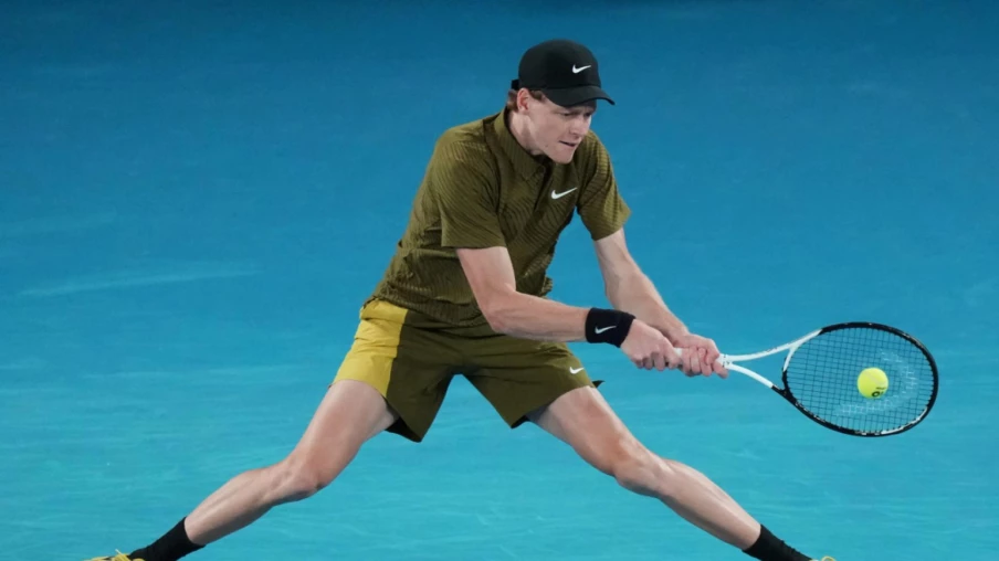 Jannik Sinner impressionne et file au 3e tour de l'Open d'Australie