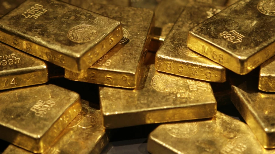 Or : l'once frôle 5 000 dollars, portée par Trump et tensions