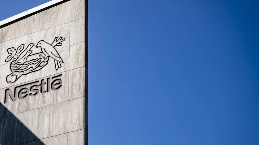 Lait infantile : Nestlé promet transparence après rappels et enquêtes