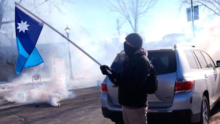 Trump défend les agents après la mort d'un infirmier à Minneapolis