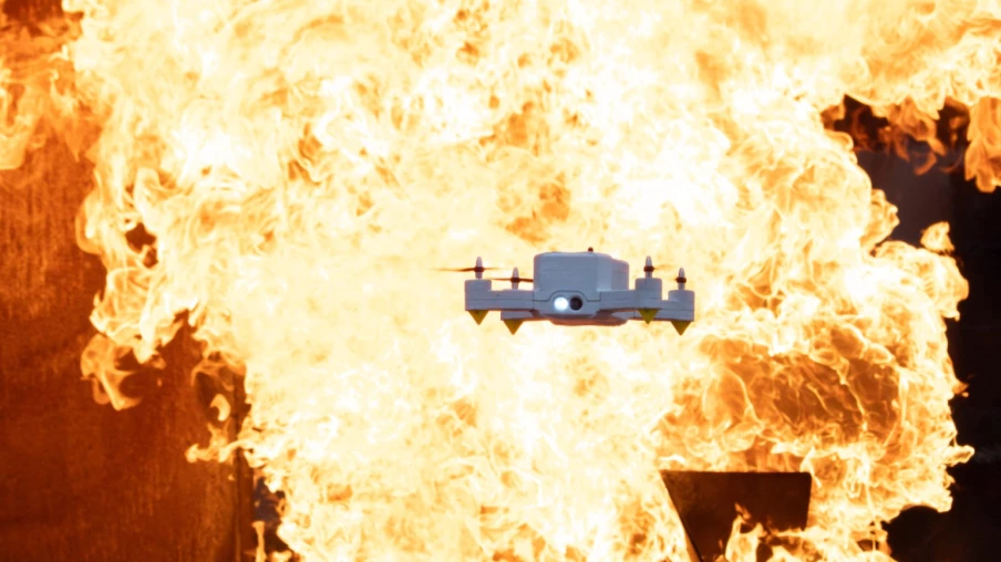 Drone thermique résistant à 200°C pour protéger les pompiers