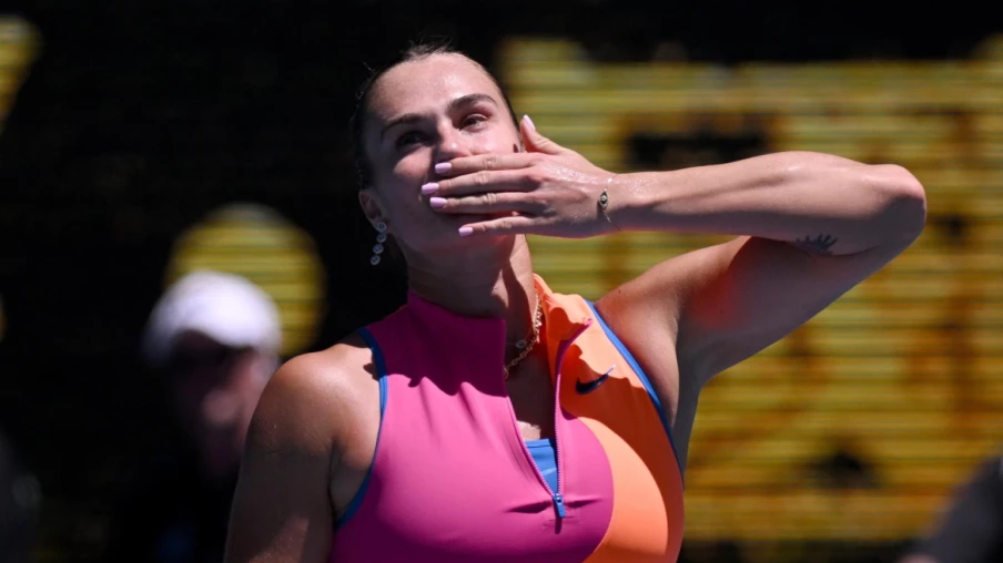 Sabalenka bat Jovic 6-3, 6-0 et file en demi-finales de l'Open