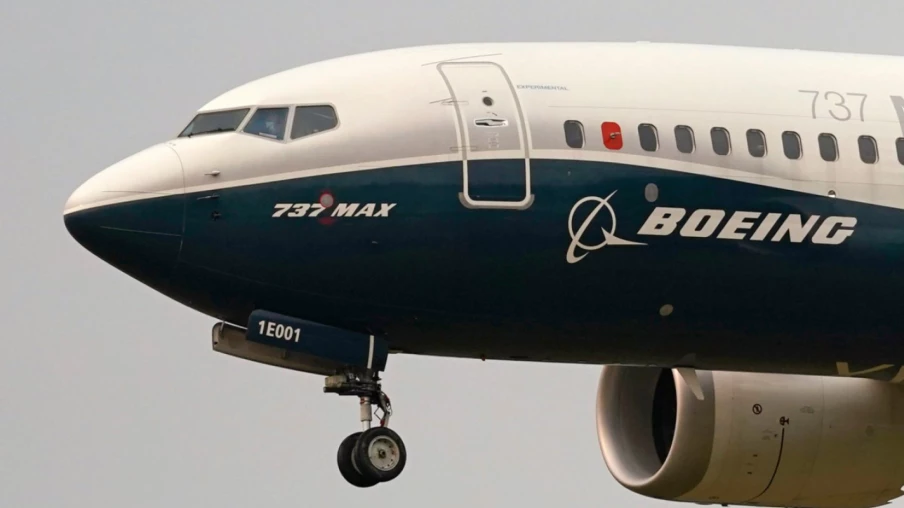 Boeing: premier bénéfice net annuel depuis 2018 grâce à une cession
