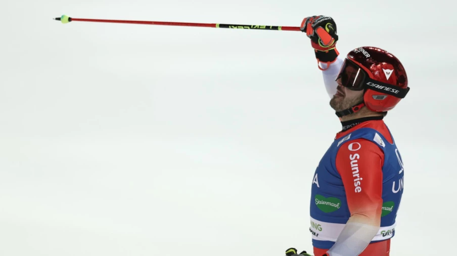 Victoire de Loïc Meillard au géant nocturne de Schladming, Odermatt 4e