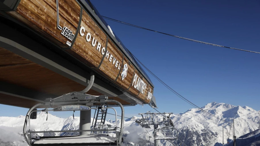 Incendie à Courchevel (Savoie) : hôtel 5 étoiles en feu, 83 évacués