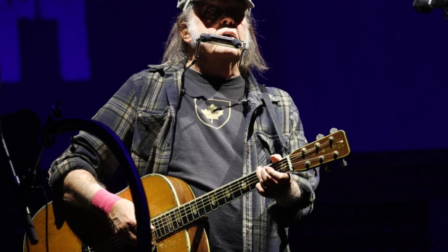 Neil Young offre son catalogue musical au Groenland en réponse à Trump