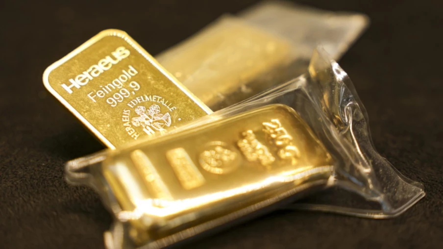 L'or frôle 5 300 dollars, porté par la faiblesse du dollar