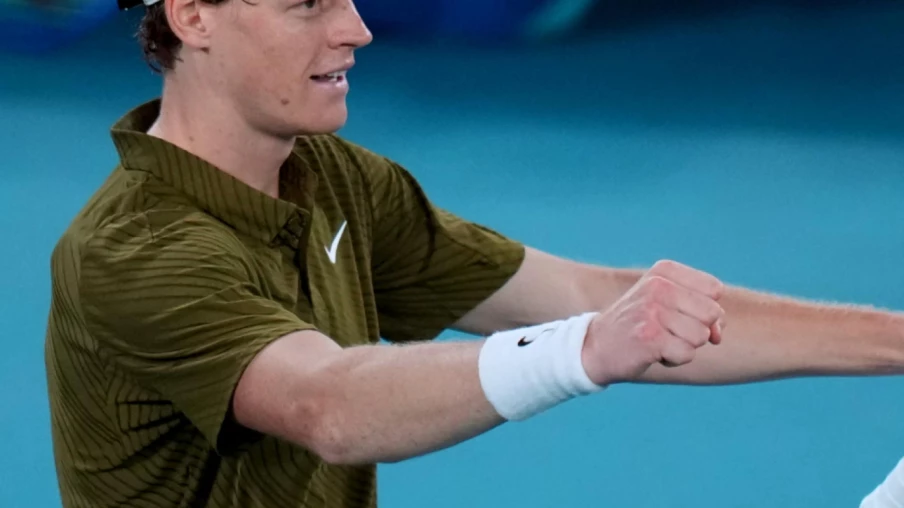Open d'Australie : Sinner domine Shelton et défiera Djokovic