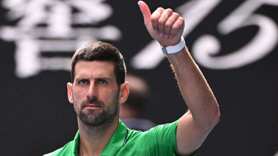 Open d'Australie: Djokovic à deux victoires du 25e, face à Sinner