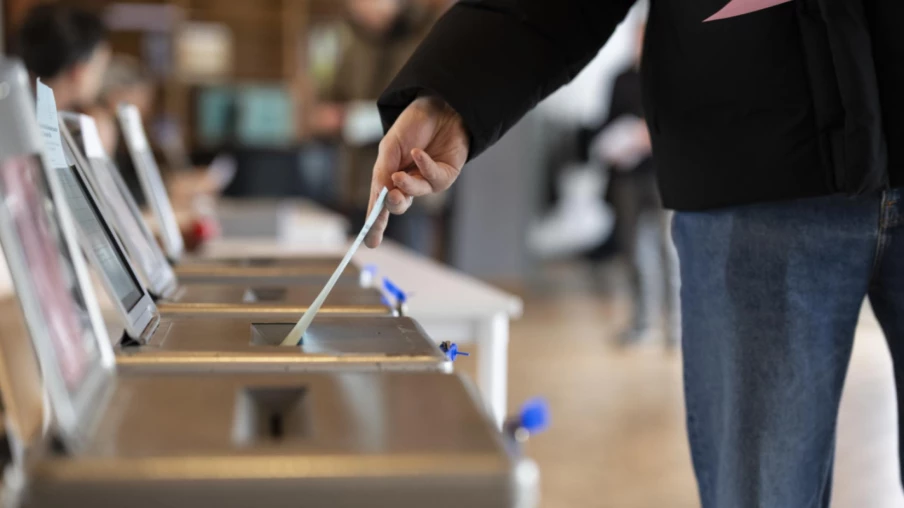 Sondage: oui à l'imposition individuelle, flou sur la redevance SSR