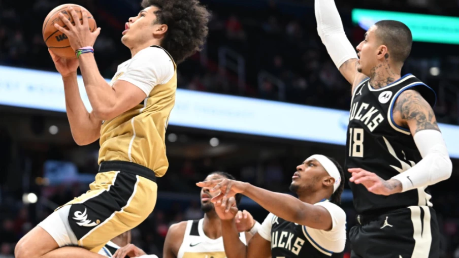 Kyshawn George mène Washington à la victoire