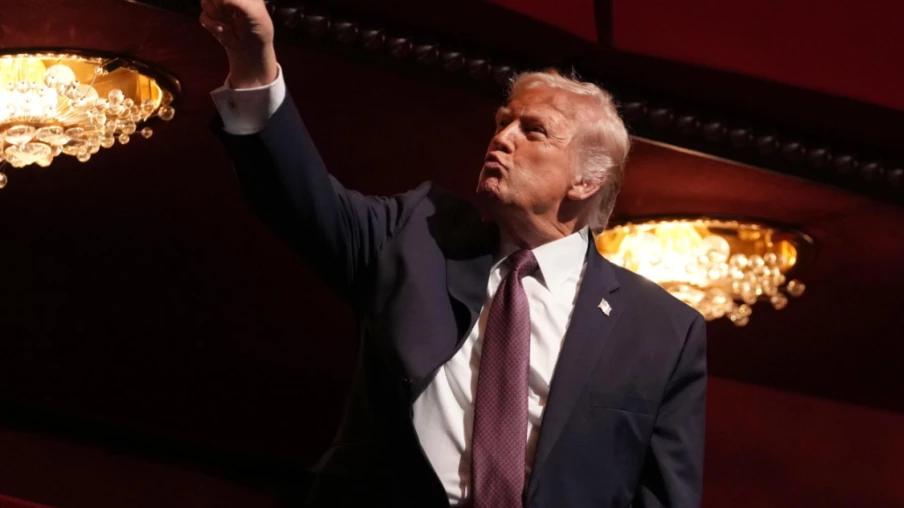 Trump qualifie Alex Pretti d'"agitateur" et "peut-être insurgé"