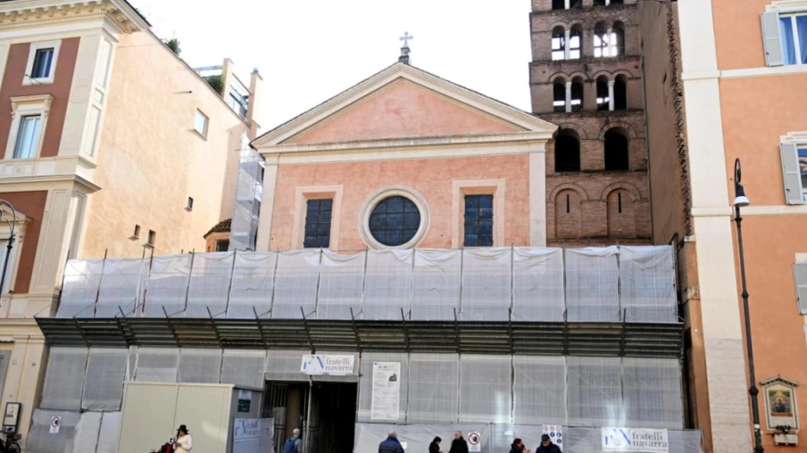 Fresque restaurée à Rome: polémique sur une ressemblance avec Meloni