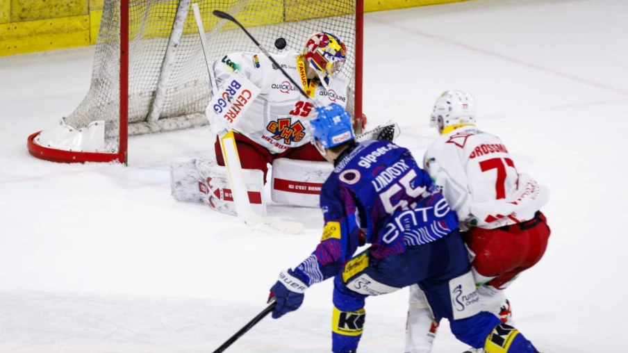 Davos bat Fribourg 5-2 et reste leader de la NL