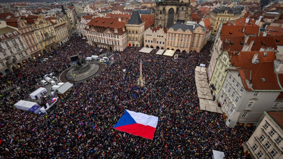 Des Tchèques par milliers dans la rue pour soutenir le président
