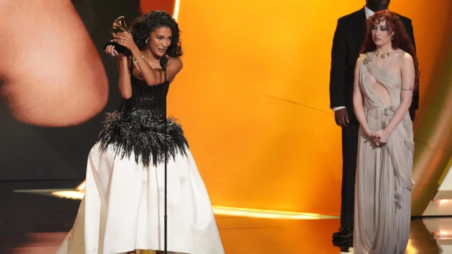 Olivia Dean, révélation des 68e Grammy Awards avec 'Man I Need'