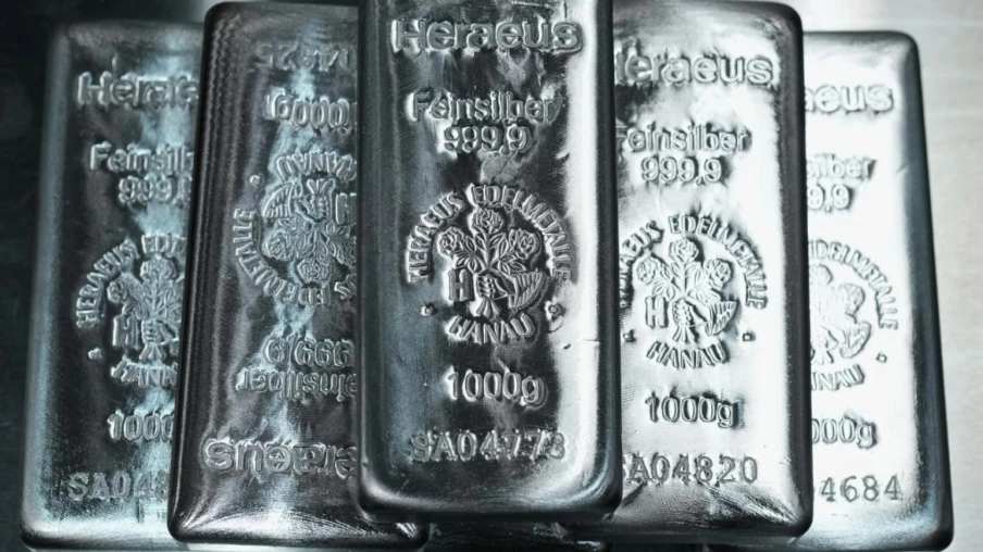 Correction des métaux précieux : l'or et l'argent reculent