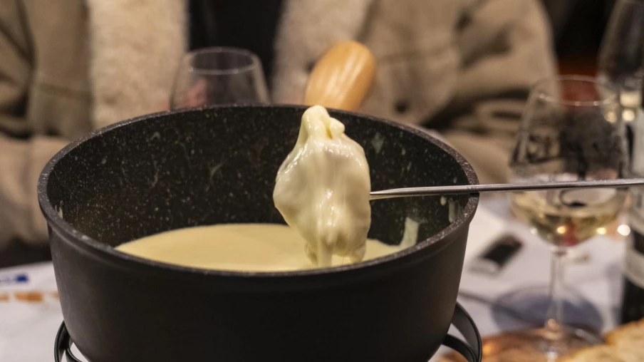 Lecture au restaurant: 70 000 textes valaisans sous les assiettes