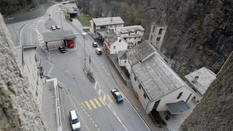 Papiers falsifiés pour 5 loulous de Poméranie interceptés à la douane