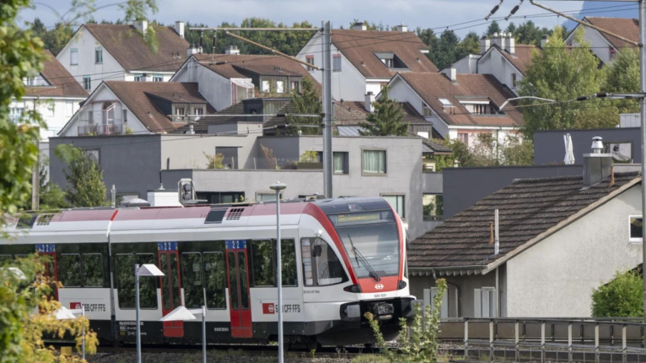 Jeune de 18 ans électrocuté sur le toit d'un train à Beinwil am See