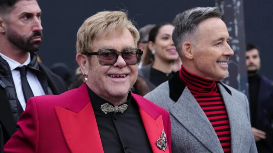 Elton John poursuit le Daily Mail pour atteinte à la vie privée