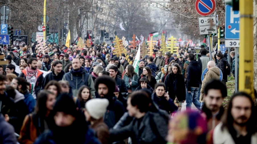 À Milan, manifestation contre les JO d'hiver: libérons les montagnes