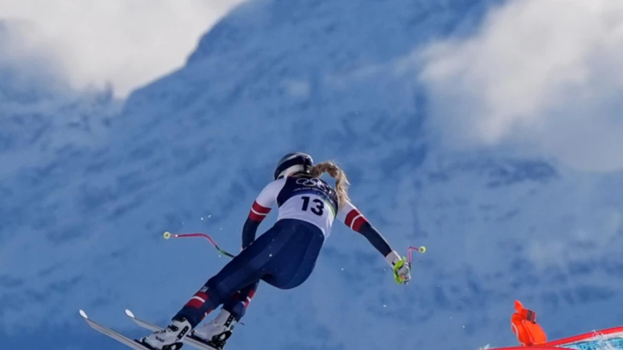 Lindsey Vonn chute lourdement en descente aux JO 2026 à Cortina