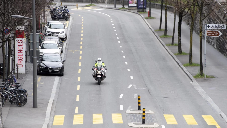 Lausanne: incendie sur toit du CHUV rue du Bugnon pendant travaux