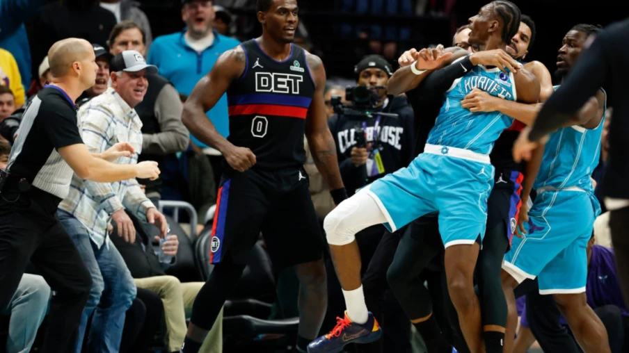 Bagarre générale Hornets-Pistons: Diabaté et Duren expulsés