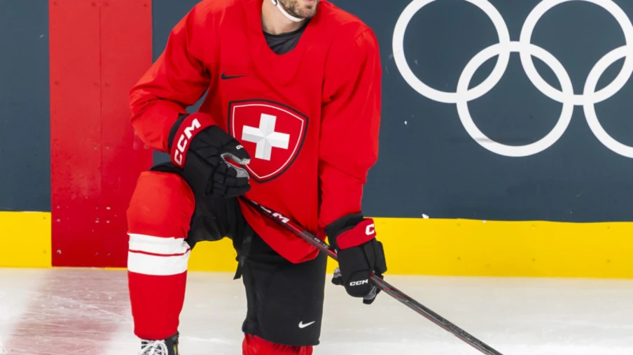 Josi et la Suisse ouvrent le hockey aux JO, le curling helvétique débute