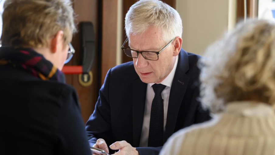 Fribourg: mandat fractionné pour un audit des processus administratifs