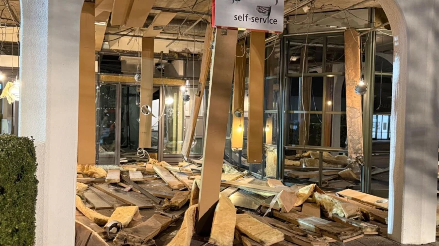 Bancomat détruit par explosion à Breitenbach (SO) — fuite en voiture