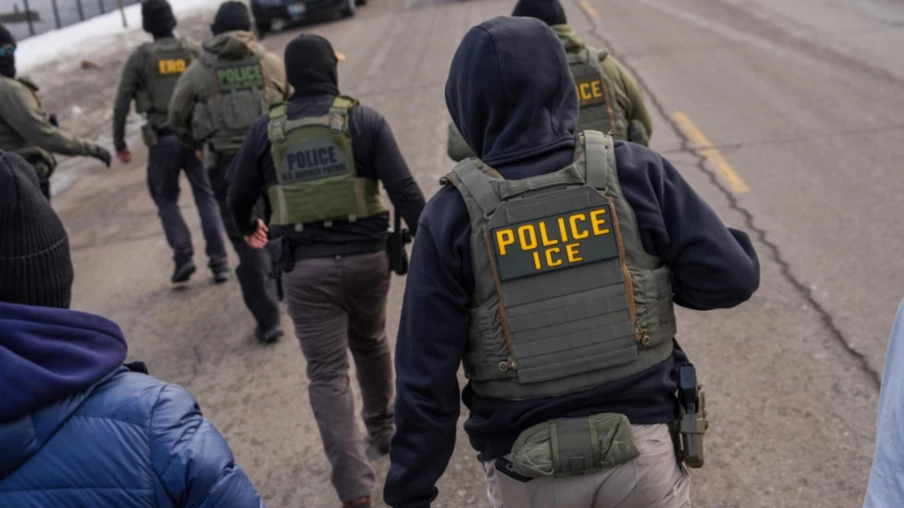 Minneapolis : deux agents de l'ICE suspendus pour mensonge sur un tir