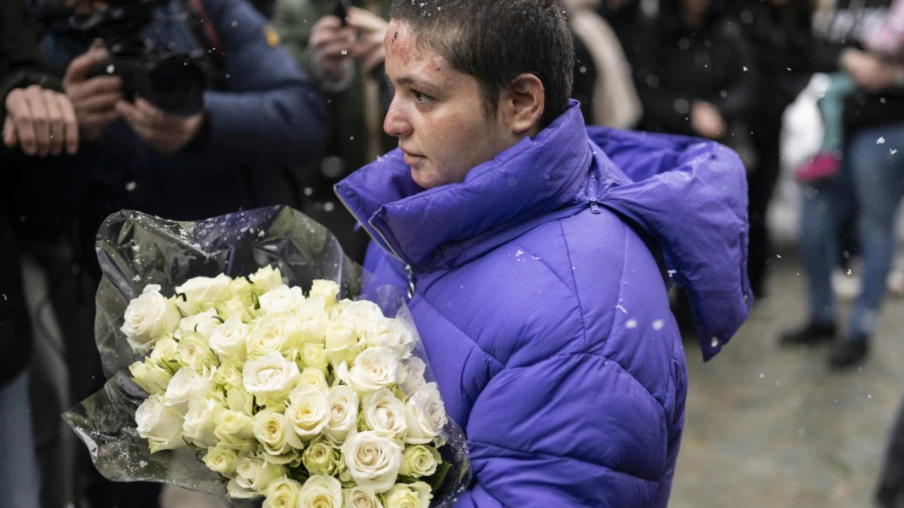 Des dizaines de personnes à Crans-Montana rendent hommage aux victimes