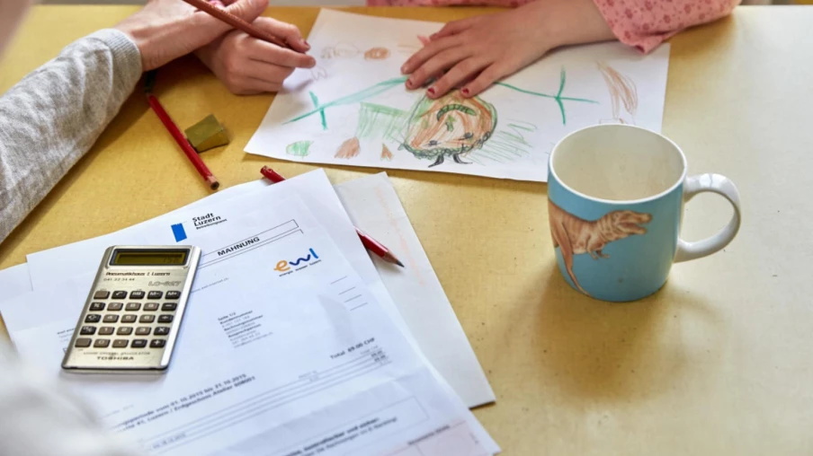 En 2024, 4,9% des enfants en Suisse ont subi des privations